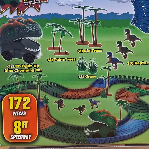 New Unopened Magic Tracks Dino Chompers 172 Pieces 8ft Speedway Kids Playset - Picture 6 of 9